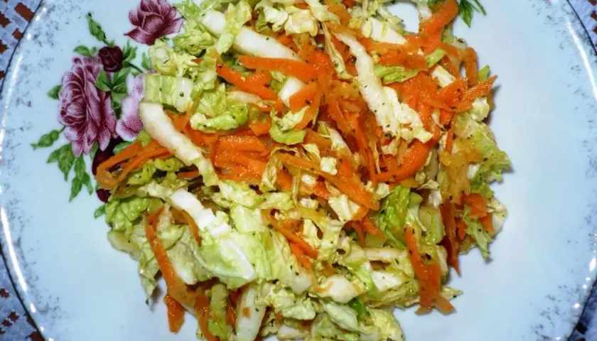 Prosta surówka jak z KFC - idealna do kurczaka i grillowanych dań