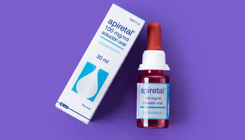 Apiretal, solución oral para el dolor de dientes de bebé. Dalsy o Apiretal, alivio para tu pequeño.