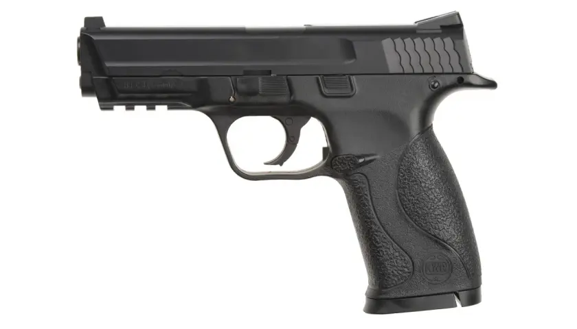 Czarny pistolet ASG, model wiatrówki z oznaczeniem kalibru 4,5 mm.