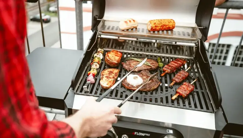 Najlepszy grill elektryczny ogrodowy z pokrywą - wygoda i jakość w jednym