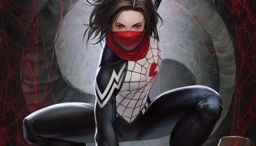 Cindy, alias Silk, se prépare à l'action dans son costume de Spiderman 2, entourée de toiles d'araignées rouges.