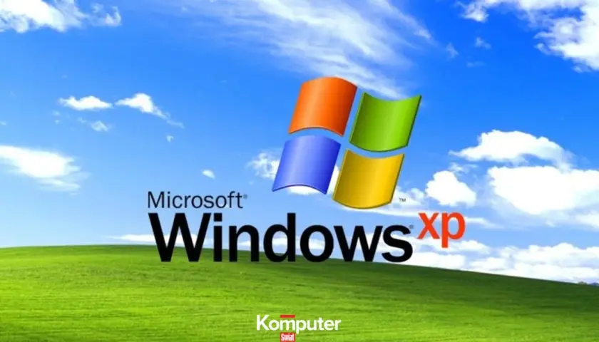 Ikoniczny krajobraz z zielonym wzgórzem i błękitnym niebem z chmurami, z logo Microsoft Windows XP.
