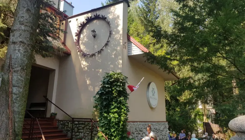 Dom Opieki Daisy: Kameralna opieka w Bielsku-Białej. Czy to wybór dla Ciebie?