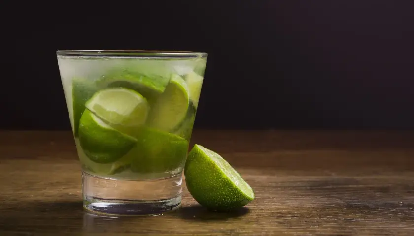 Napój z chininą: historia, zdrowie i najlepsze przepisy na drinki