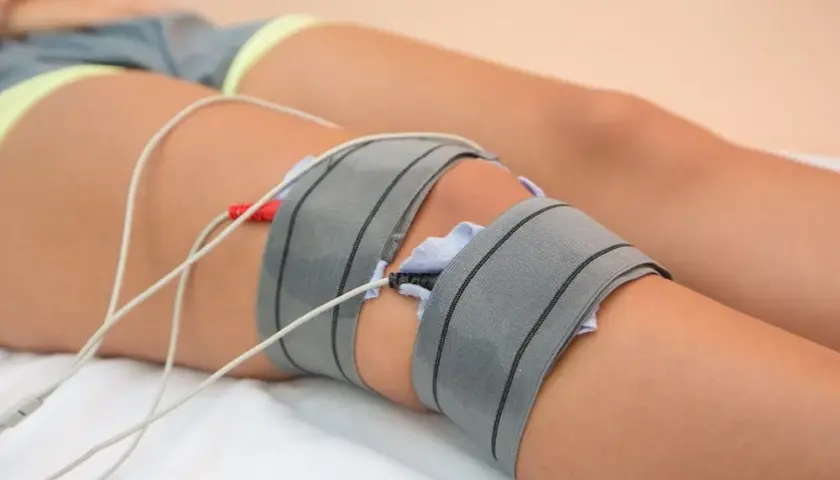 Skuteczna rehabilitacja po artroskopii kolana: jak uniknąć bólu i powikłań