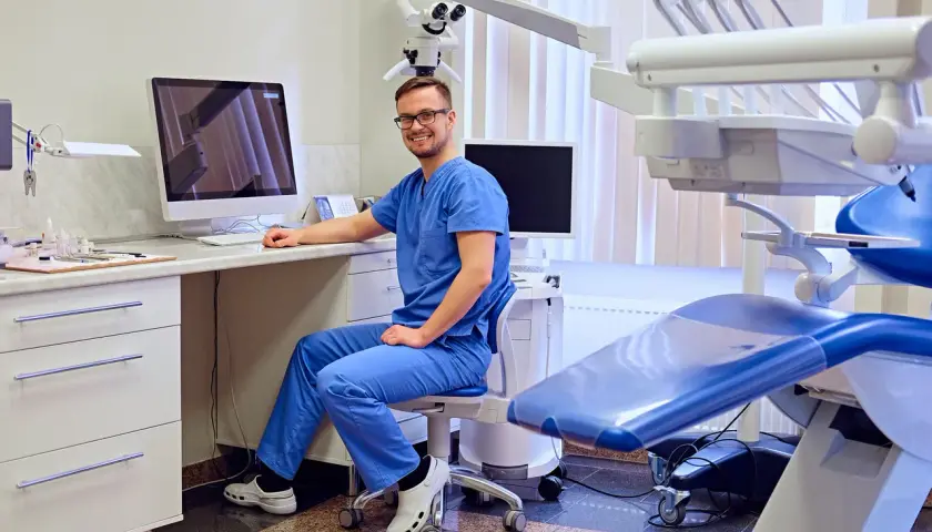 Dentysta w Niemczech: Ile zapłacisz? Cennik, ubezpieczenie, oszczędności
