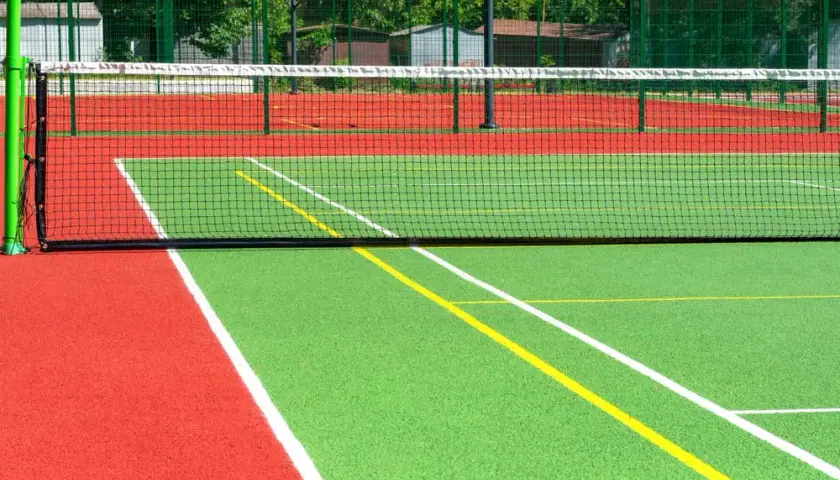 Jak zostać sędzią tenisa ziemnego: 5 kroków do profesjonalnej licencji