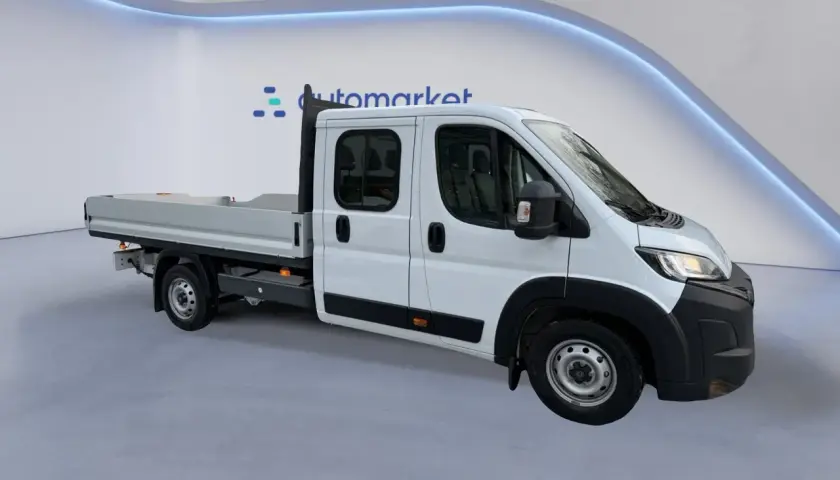 Jaki bus 4x4? Porównanie modeli, napędów i koszty. Wybierz mądrze!