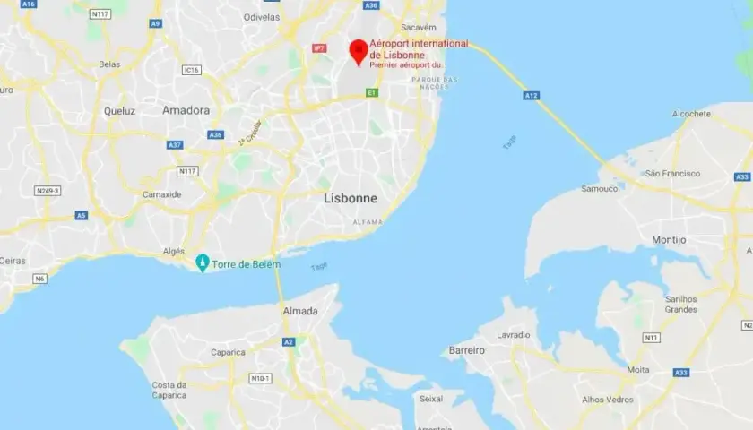 Mapa pokazuje lotniska w Portugalii, ze szczególnym uwzględnieniem międzynarodowego lotniska w Lizbonie.