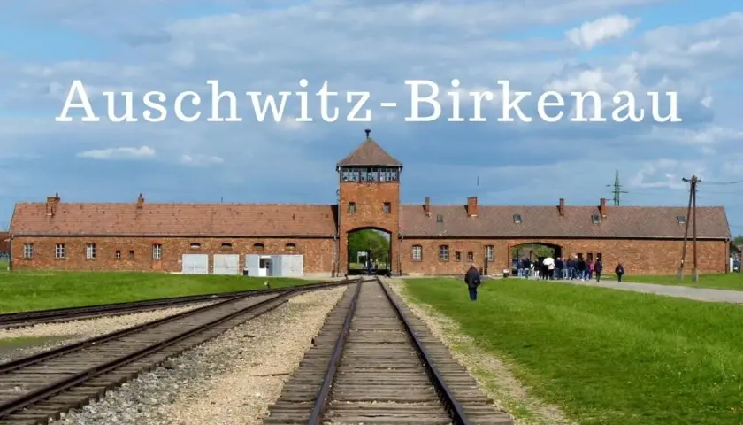 Brama w Auschwitz-Birkenau. Informacje o **auschwitz bilety cennik** i zwiedzaniu.