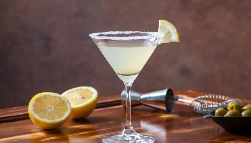 Martini: Proste drinki i kultowe koktajle. Zrób je jak ekspert!
