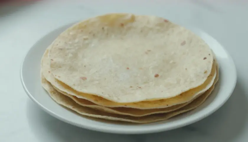 Placki tortilla oryginalny przepis na talerzyku. Idealne do wrapów i quesadilli.