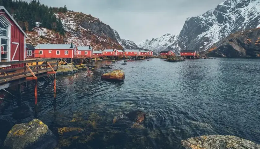 Czy do Norwegii trzeba mieć paszport? Sprawdź wymagania podróżne