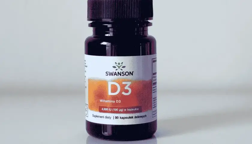 Butelka z witaminą D3 Swanson. Wiele pozytywnych swanson opinie potwierdza jej skuteczność.