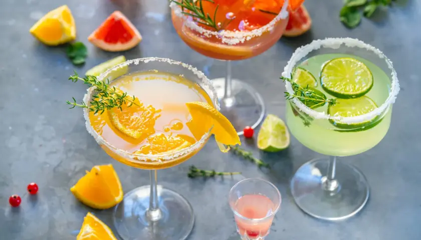 Proste i wyjątkowe drinki z wódką cytrynową – przepisy i inspiracje na każdą okazję