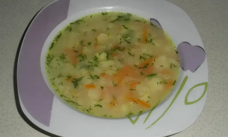 Zupa kalafiorowa jak u babci – przepis na smak dzieciństwa