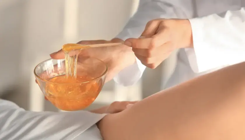 Depilacja bikini pastą cukrową: Czy boli? Prawda o bólu