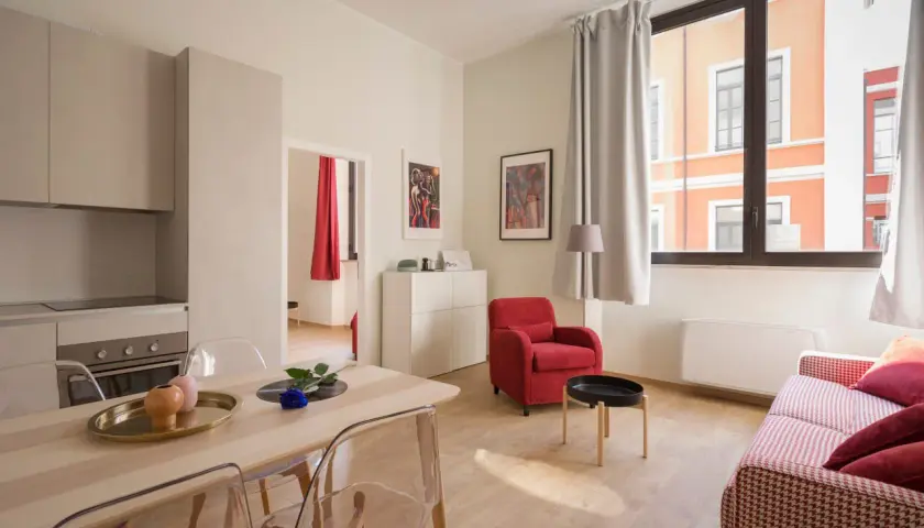 Noclegi: Booking, Airbnb, a może taniej? Przewodnik eksperta
