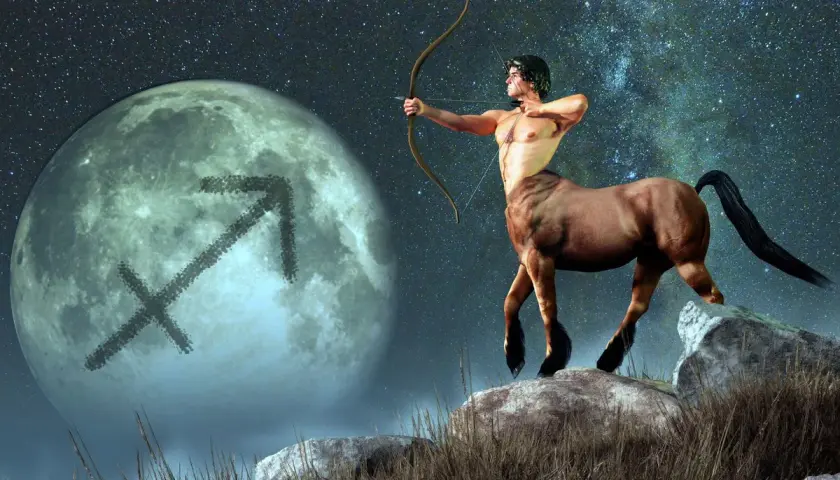 Centaur z łukiem celuje w księżyc z symbolem Strzelca. Jego ascendent w strzelcu jest gotowy do lotu.
