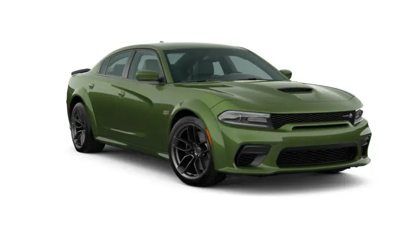 Zielony Dodge Charger SRT z czarnymi felgami i sportowym wyglądem.