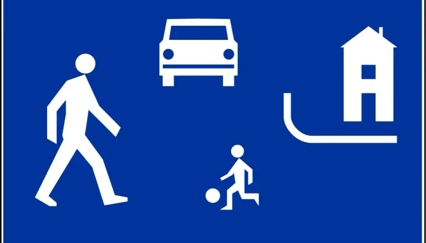 Kto odpowiada za znaki drogowe na osiedlu? Sprawdź!