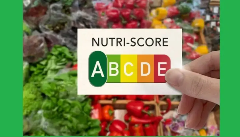 Karta z oznaczeniem nutri-score e, pokazująca skalę od A do E, na tle świeżych warzyw.