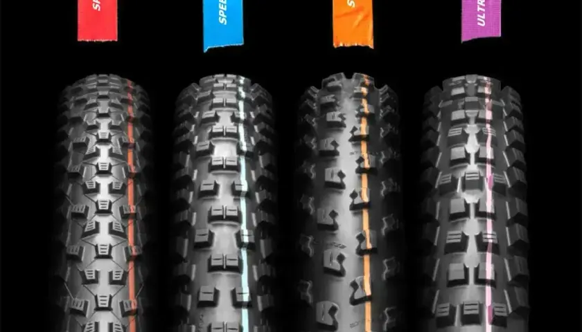 Cztery opony rowerowe z różnymi bieżnikami: SPEED, SPEEDGRIP, SOFT, ULTRA SOFT. Pomaga to zrozumieć, jak czytać rozmiar opon.