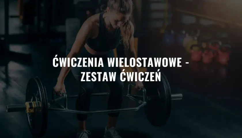Kobieta wykonuje martwy ciąg z trap baru. To jedno z podstawowych ćwiczeń wielostawowych, które angażuje wiele grup mięśniowych.