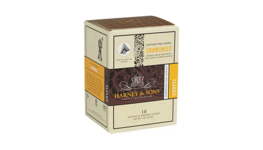 Pudełko herbaty Harney and Sons Chamomile. 18 saszetek z rumiankiem, bez kofeiny, o zapachu zielonych jabłek.