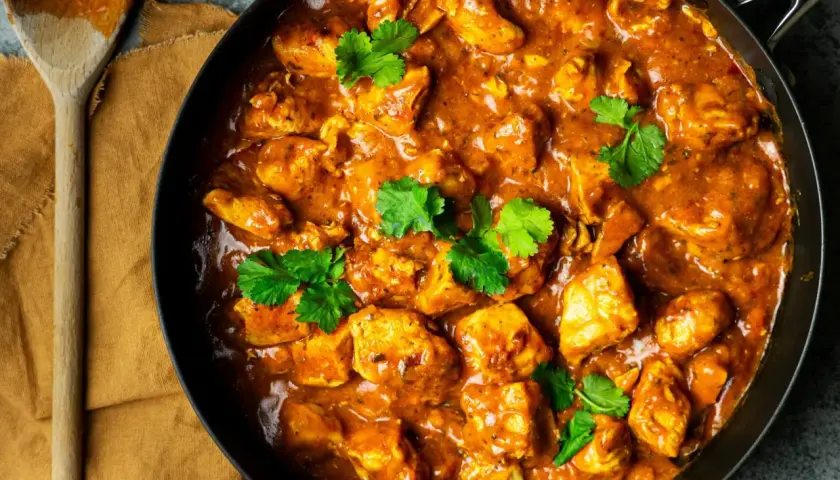 Jak zrobić sos curry z kurczakiem: przepis krok po kroku