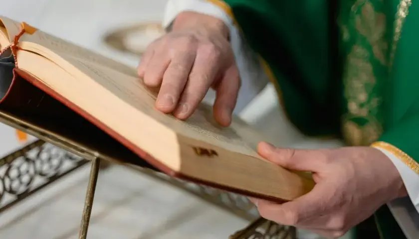 Co to jest modlitwa powszechna i dlaczego jest tak ważna w liturgii