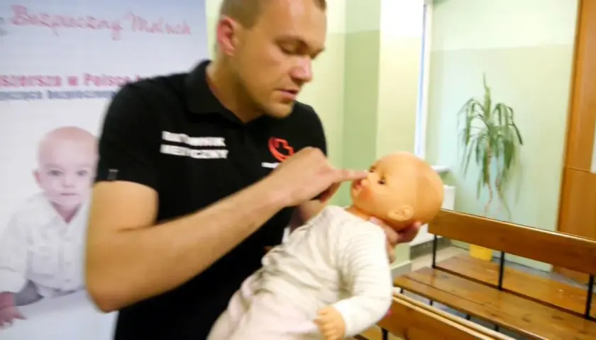 Co zrobić jak dziecko się zanosi - skuteczne metody pomocy i wsparcia