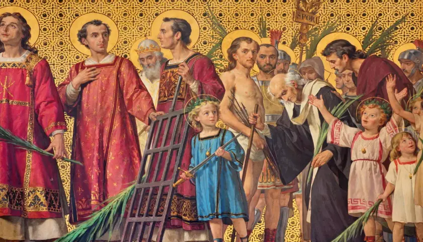Grupa świętych, w tym dzieci, z palmami i atrybutami męczeństwa. Wśród nich polscy święci, symbolizujący wiarę i odwagę.