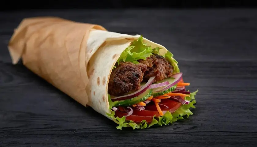 Ile kalorii ma kebab? Poznaj fakty i wybieraj mądrze