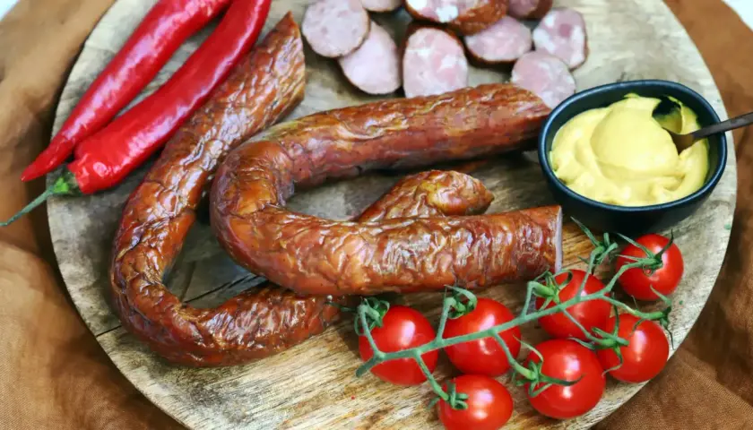 Jak ugotować idealną kiełbasę? Prosty poradnik krok po kroku
