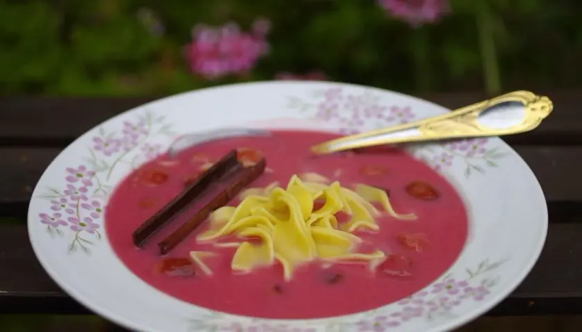 Jak ugotować zupę wiśniową, która zachwyci smakiem i aromatem