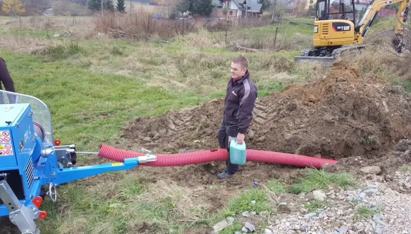 Przecisk pod drogą: Co to jest i jak się go wykonuje?