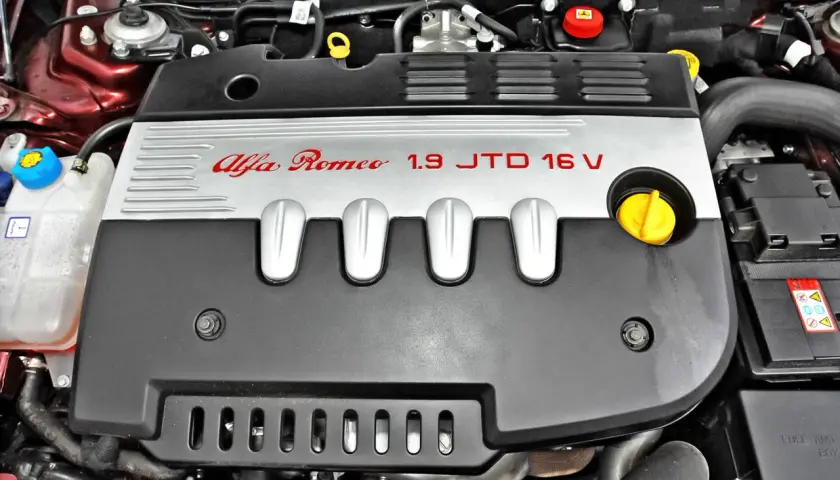 Silnik Alfa Romeo 1.9 JTD 16V. Zastanawiasz się, ile kosztuje robocizna wymiany silnika?