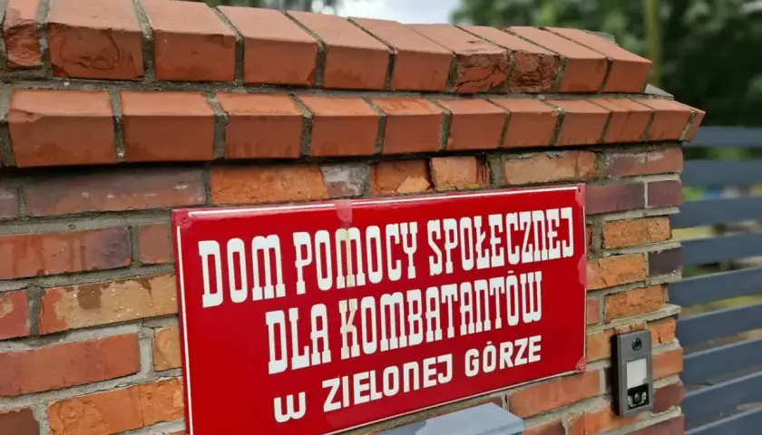 DPS dla kombatanta: Jak uzyskać miejsce i zwolnienie z opłat?