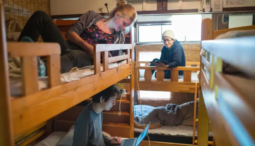 Jak wygląda nocleg w hostelu? Odkryj prawdę o hostelach i ich zaletach