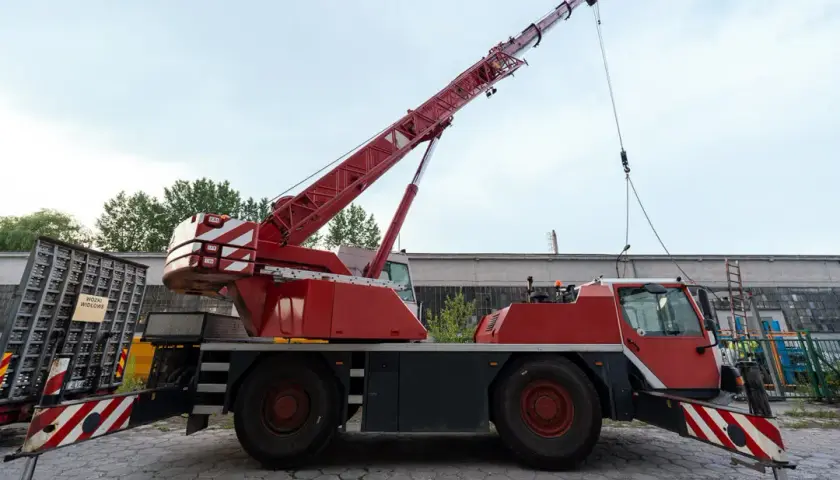 Ile kosztuje wynajęcie dźwigu? Poznaj ukryte koszty i ceny