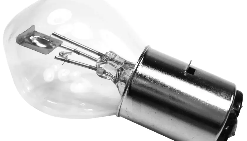 Jak wybrać idealną żarówkę 12V 25W do pojazdów i maszyn?