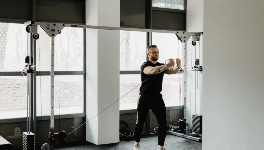 Trening obwodowy: Co to? Szybka forma na kondycję i sylwetkę!