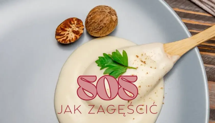 Gęsty sos śmietanowy na talerzu, z gałką muszkatołową i natką pietruszki. Tekst "SOS JAK ZAGĘŚCIĆ".