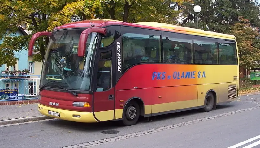 Oława PKS: Gdzie dokładnie odjeżdżają autobusy? Sprawdź!