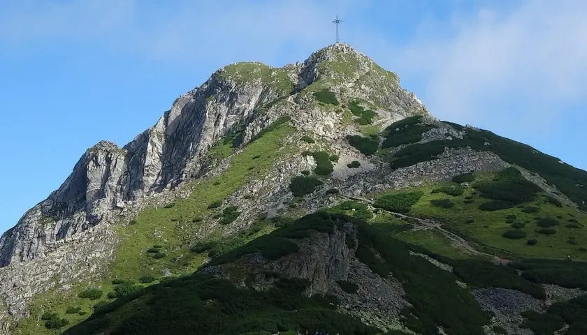 Jak dostać się na Giewont? Najlepsze trasy i ważne wskazówki