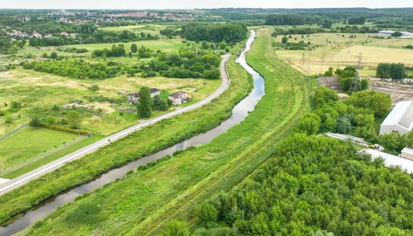 Malownicze trasy rowerowe Częstochowa wzdłuż rzeki i terenów zielonych. Idealne miejsce na aktywny wypoczynek.