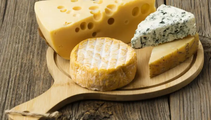 Jaki ser do burgera? Wybierz najlepszy ser i opanuj topienie