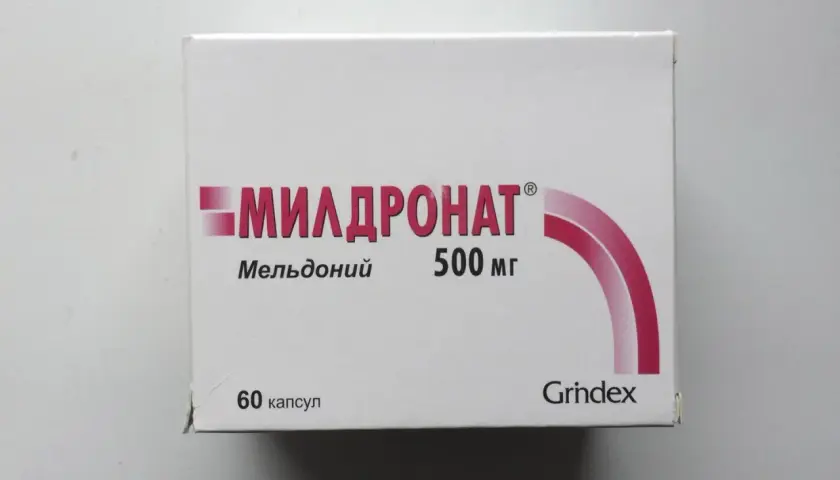 Opakowanie leku Mildronat 500 mg, zawierające 60 kapsułek. Meldonium to substancja czynna tego preparatu.