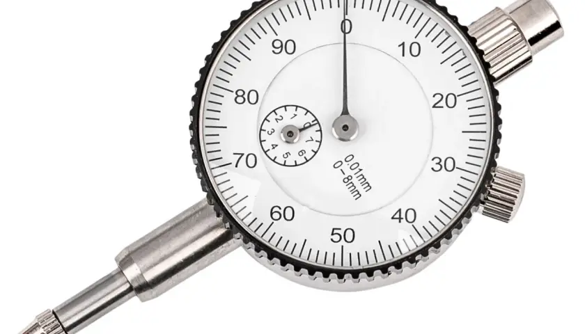 Precyzyjny zegar do ustawiania pompy wtryskowej. Pokazuje odczyt z dokładnością 0.01mm.